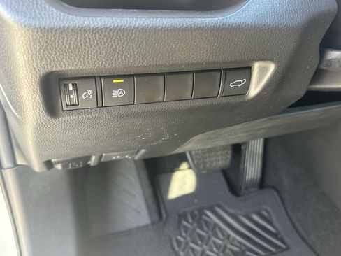 Used 2021 Toyota RAV4 XLE image 18