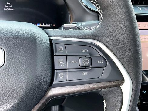 New 2026 Jeep Grand Cherokee L Limited w/ Limited Altitude Package AWD/4WD image 24
