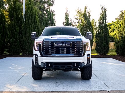 Used 2024 GMC Sierra 2500 Denali Ultimate AWD/4WD image 3