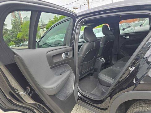 Certified 2023 Volvo C40 P8 Recharge Ultimate w/ Protection Package Premier AWD/4WD image 17