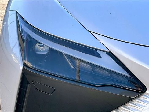 Used 2023 Lexus RZ 450e Premium image 27