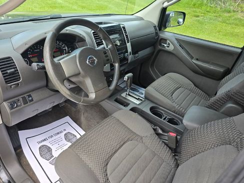 Used 2010 Nissan Frontier SE w/ SE Value Truck Pkg AWD/4WD image 12