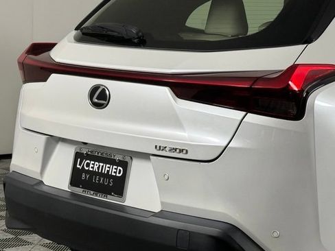 Used 2022 Lexus UX 200 w/ Premium Package FWD image 16