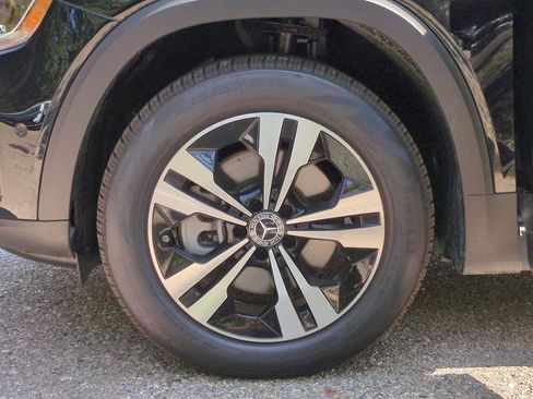 Used 2025 Mercedes-Benz GLB 250 4MATIC image 14