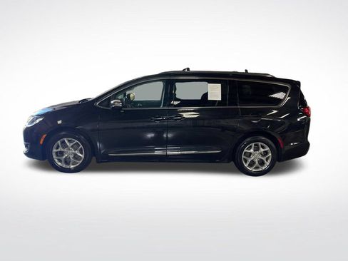 Used 2019 Chrysler Pacifica Limited w/ Advanced Safetytec Group FWD image 2