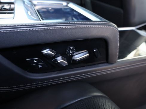 Used 2016 BMW 750i xDrive image 31