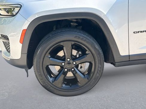 Used 2023 Jeep Grand Cherokee Altitude AWD/4WD image 18