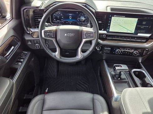 Used 2025 Chevrolet Silverado 1500 LT Trail Boss w/ Convenience Package II AWD/4WD image 14