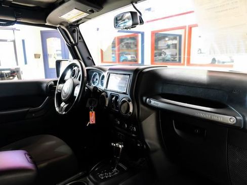 Used 2017 Jeep Wrangler Unlimited Sport AWD/4WD image 12