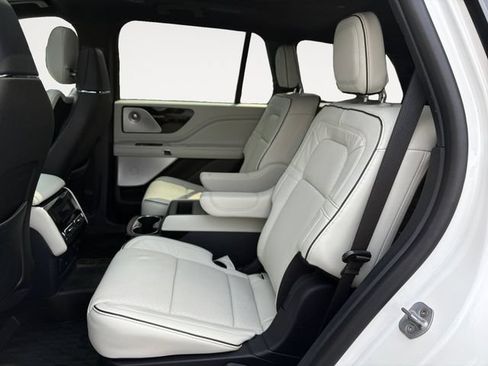Used 2025 Lincoln Aviator Black Label w/ Jet Appearance Package AWD/4WD image 13