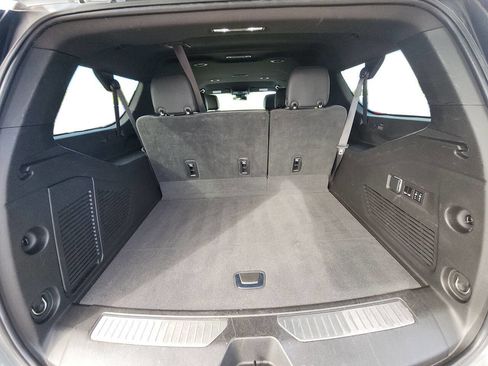 Used 2023 Chevrolet Suburban Premier image 11
