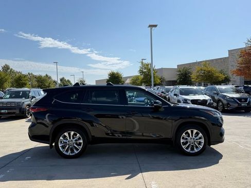 Used 2024 Toyota Highlander Limited FWD image 5