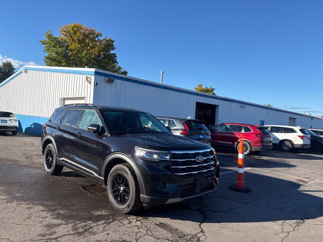 Used 2025 Ford Explorer Active AWD/4WD image 2