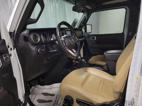 Used 2019 Jeep Wrangler Unlimited Sahara w/ LED Lighting Group image 13