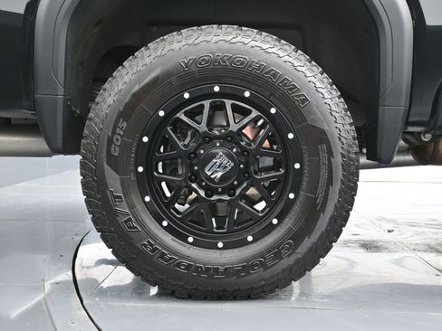 Used 2020 GMC Sierra 2500 AT4 w/ AT4 Premium Package image 17