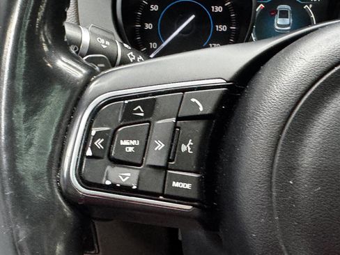 Used 2017 Jaguar F-PACE Prestige image 28