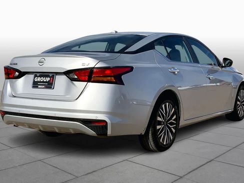 Used 2024 Nissan Altima 2.5 SV image 12