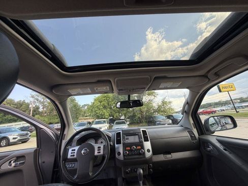 Used 2020 Nissan Frontier PRO-4X w/ Pro-4x Utility Package AWD/4WD image 19