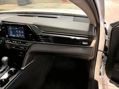 Used 2025 Toyota Camry LE image 13