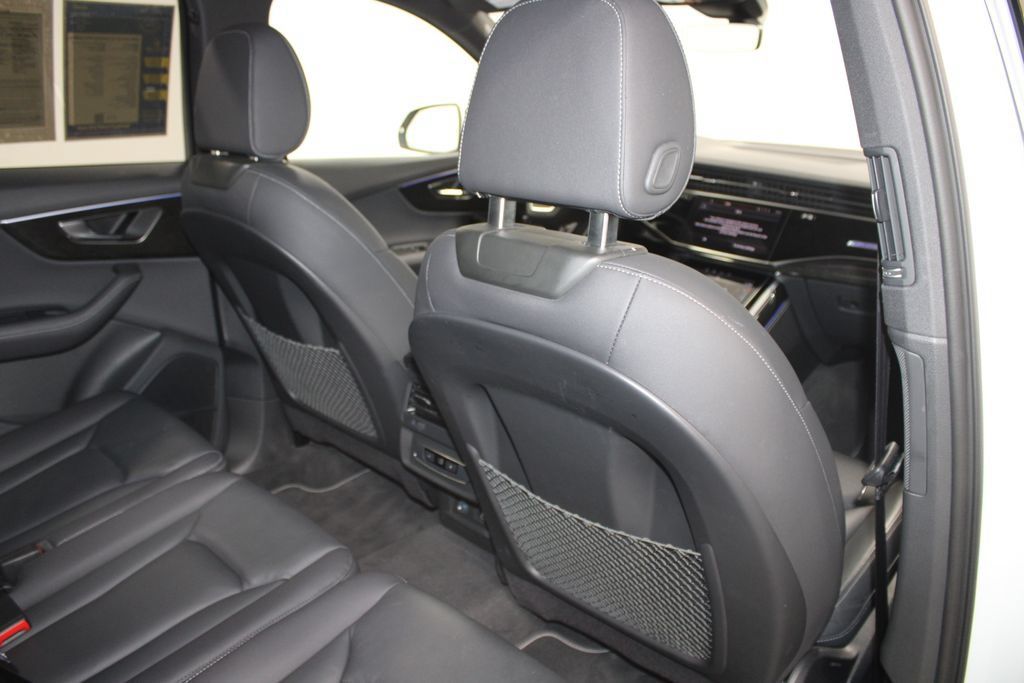 Used 2025 Audi Q7 3.0T Premium Plus AWD/4WD image 30