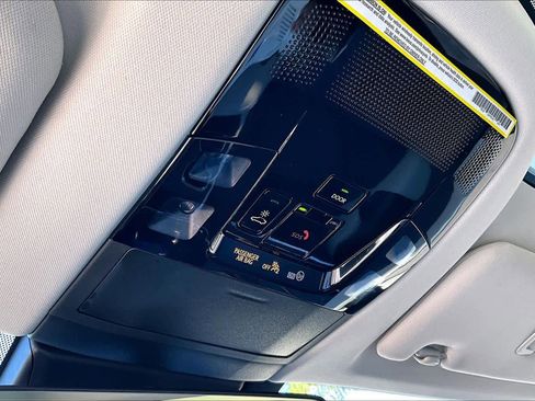 Used 2023 Lexus RZ 450e Premium image 33