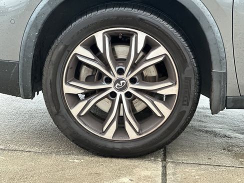 Used 2017 INFINITI QX30 Premium w/ Navigation Package image 25