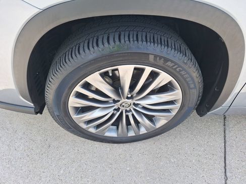 Used 2021 Toyota Highlander Platinum FWD image 11