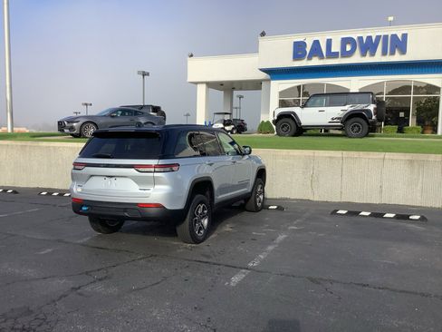 Used 2022 Jeep Grand Cherokee Trailhawk AWD/4WD image 7