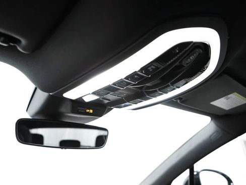 Certified 2026 Porsche Macan AWD/4WD image 31