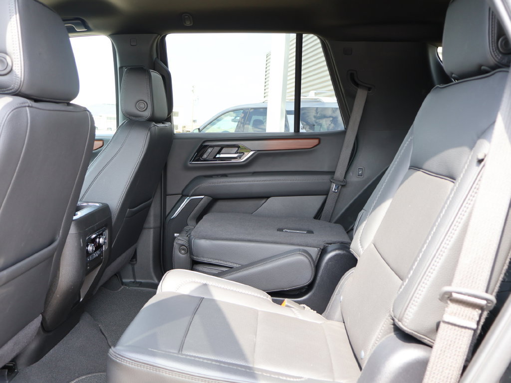 Used 2025 GMC Yukon Denali AWD/4WD image 18