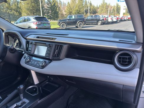 Used 2018 Toyota RAV4 XLE image 19