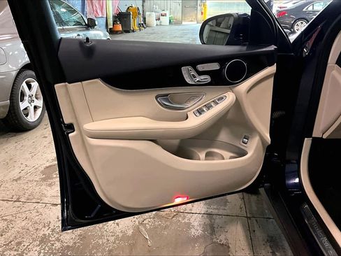 Used 2017 Mercedes-Benz GLC 300 4MATIC image 22