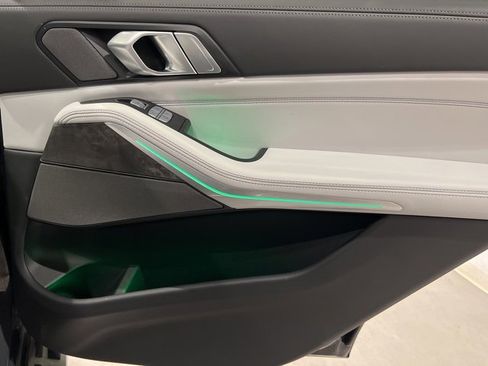 Used 2023 BMW X7 xDrive40i w/ Premium Package image 48