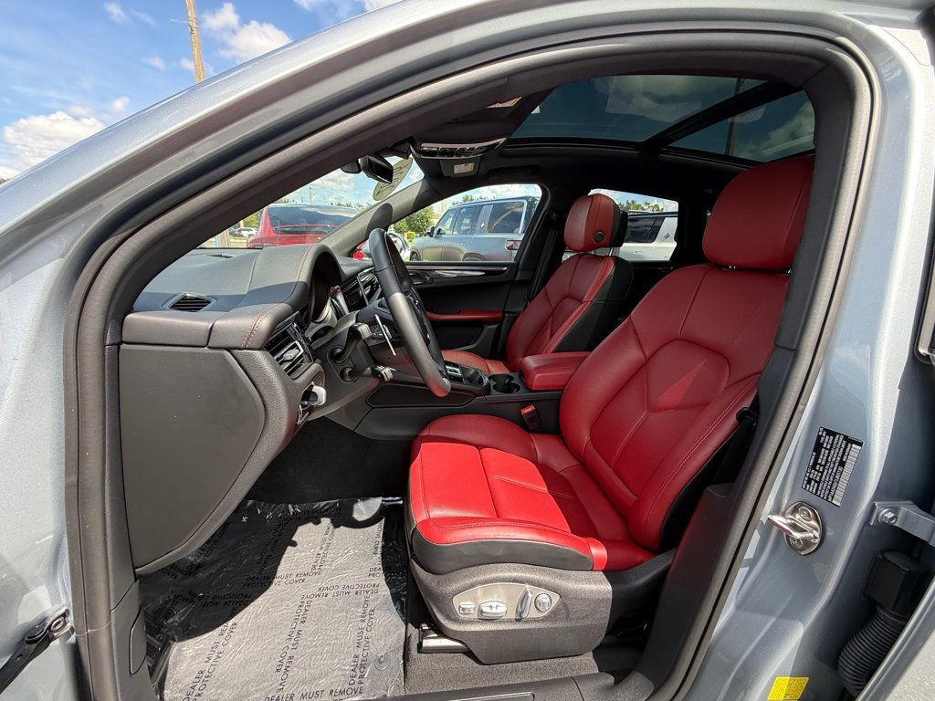 Used 2026 Porsche Macan AWD/4WD image 9