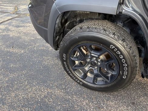 Used 2022 Jeep Cherokee Trailhawk w/ Sun, Sound & Nav Group image 19