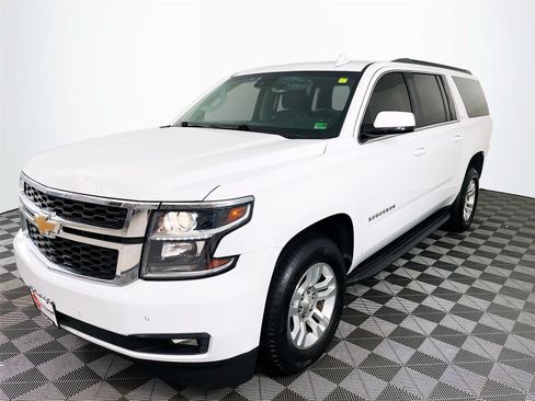 Used 2018 Chevrolet Suburban LT AWD/4WD image 3