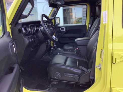 Used 2023 Jeep Wrangler Unlimited Sahara AWD/4WD image 9
