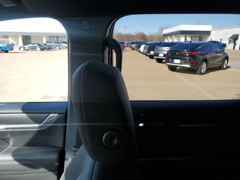 Used 2025 GMC Acadia Elevation image 12