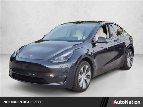 Used 2024 Tesla Model Y Long Range AWD/4WD image 1