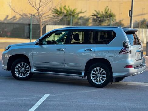 Used 2014 Lexus GX 460 w/ Premium Package AWD/4WD image 10