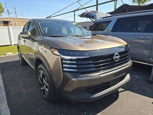 Used 2025 Nissan Kicks SV image 1