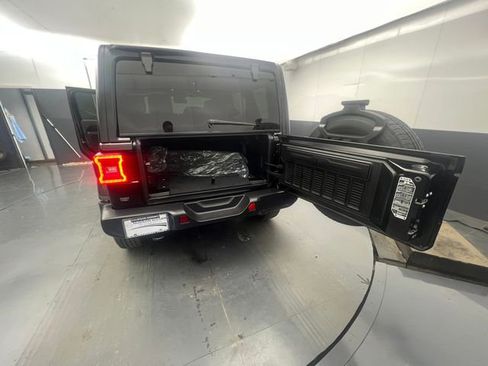 Used 2025 Jeep Wrangler Sahara image 50