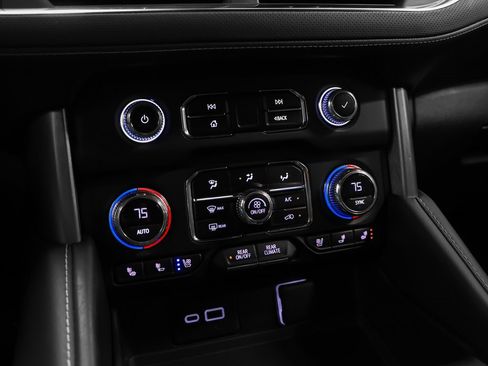 Used 2023 GMC Yukon XL SLT image 46