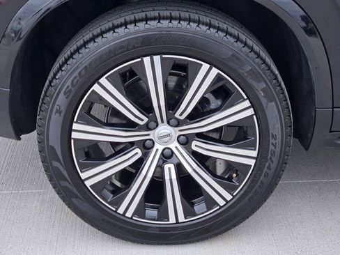 Used 2023 Volvo XC90 B6 Plus image 10