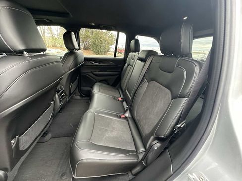 New 2025 Jeep Grand Cherokee Altitude image 23