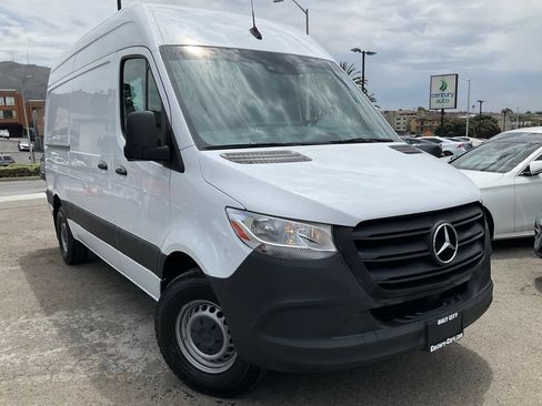 Used 2022 Mercedes-Benz Sprinter 2500 image 1