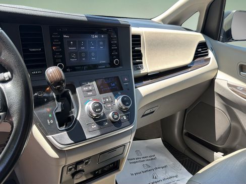Used 2020 Toyota Sienna XLE Premium AWD/4WD image 29