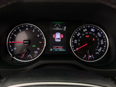 Used 2020 Toyota RAV4 XLE w/ XLE Grade Weather Package AWD/4WD image 18
