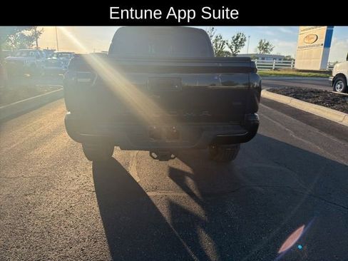 Used 2018 Toyota Tacoma TRD Sport w/ Technology Package image 8