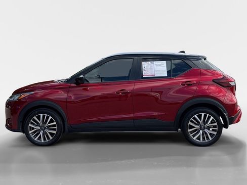 Used 2023 Nissan Kicks SV image 2